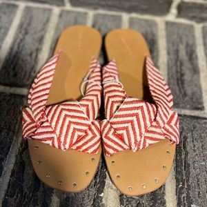 Universal Thread Sandals *NWOT*